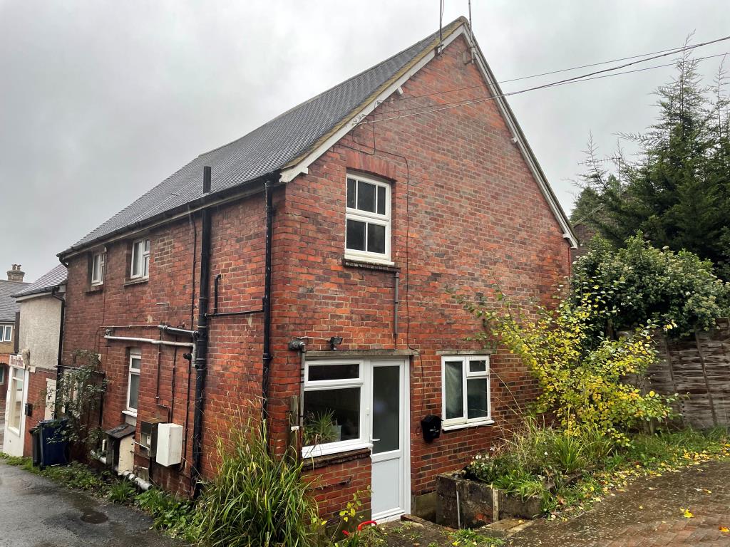 Lot: 33 - POTENTIAL DEVELOPMENT SITE WITH RESIDENTIAL CONSENT INCLUDING GARAGE AND GROUND RENTS -